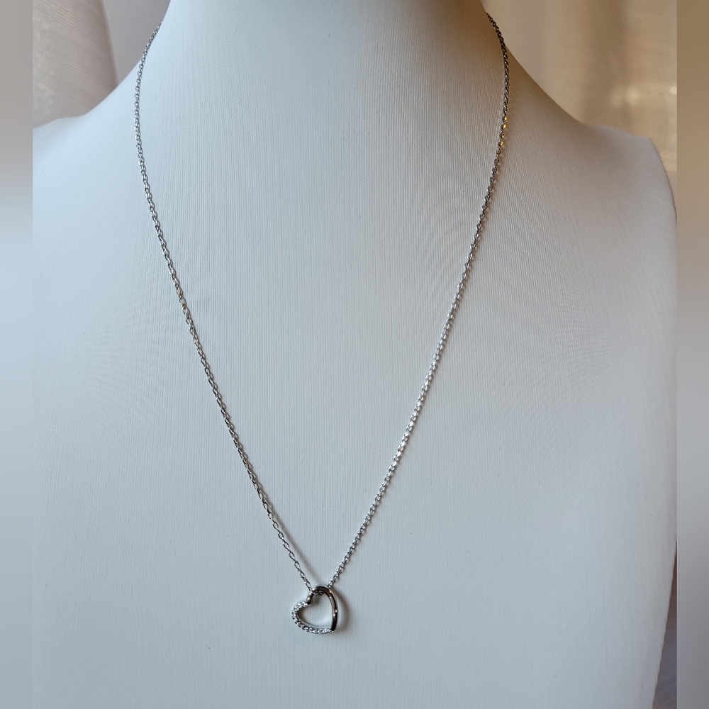 Sterling Silver Heart Pendant Necklace – Like New